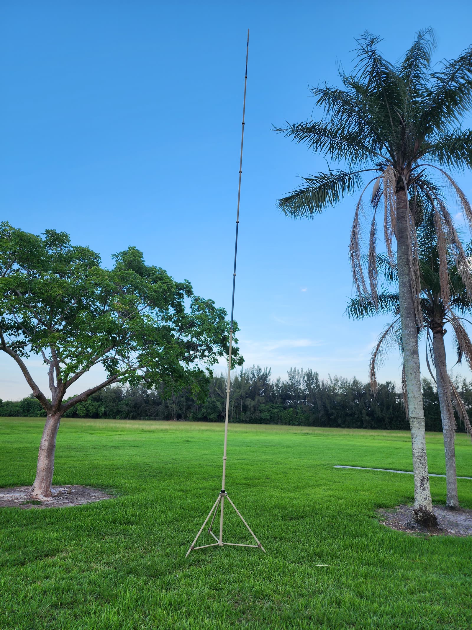 Carbon mast fully extended to 9 meters in the field